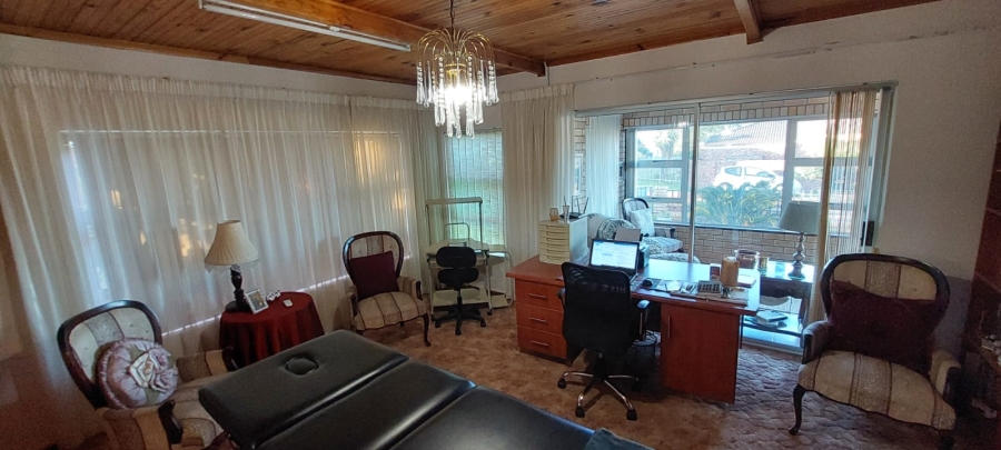 5 Bedroom Property for Sale in Wavecrest Eastern Cape